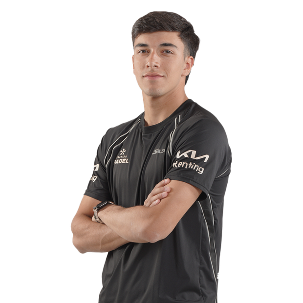 Tino Libaak in professional padel gear