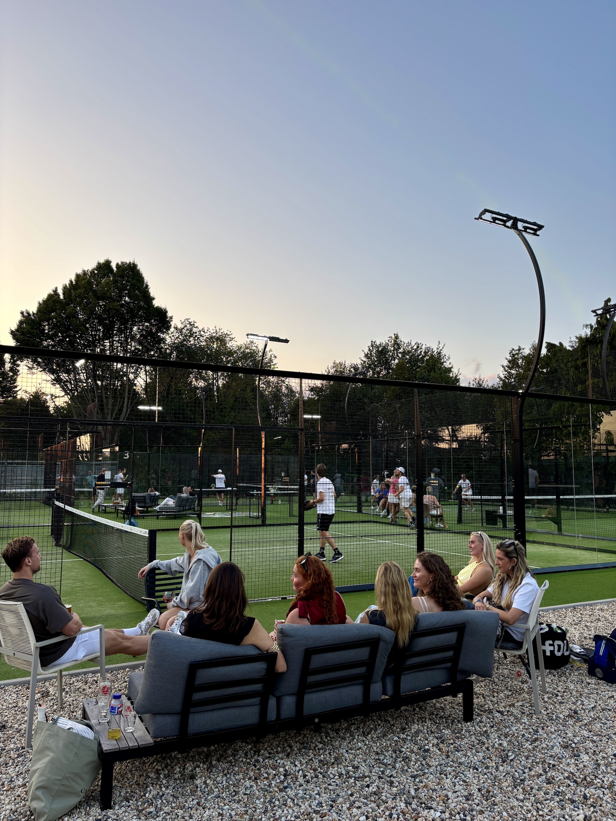 Eerste editie van Padel & Booze vol sport, plezier en gezelligheid